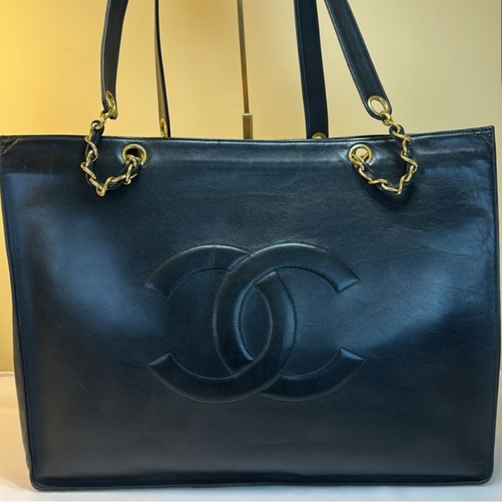 COA CHANEL XL Calfskin Tote 24K Goldplated Hardware Early 90's Made in France